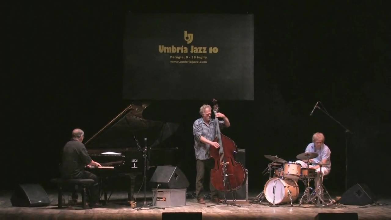 Bobo Stenson Trio w/ Anders Jormin & Jon Fält @ Umbria Jazz 10 adlı videoyu YouTube'da izle Bobo Stenson Trio w/ Anders Jormin & Jon Fält @ Umbria Jazz 10 adlı videoyu YouTube'da izle