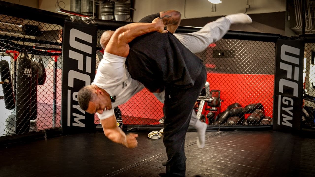 Rampage Jackson fights Larry Wheels! 