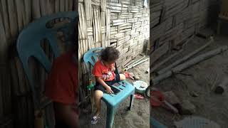 Adek Syfa Lagi Asyik Main Hp