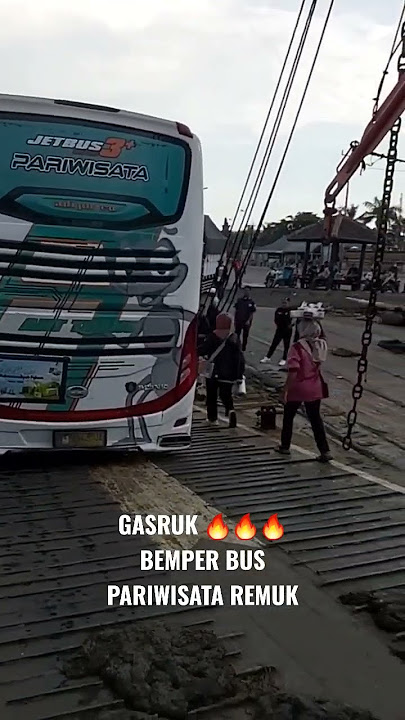 REMUK🔥🔥🔥BEMPER BUS PARIWISATA GASRUK MASUK KAPAL TONGKANG