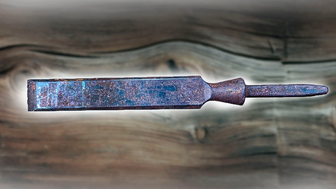 Rusty chisel restoration || Old tools - YouTube