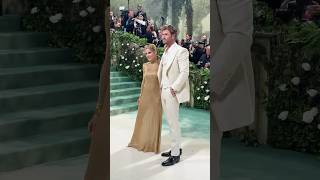 Así Llegaron Elsa Pataky Y Chris Hemsworth A La #Metgala