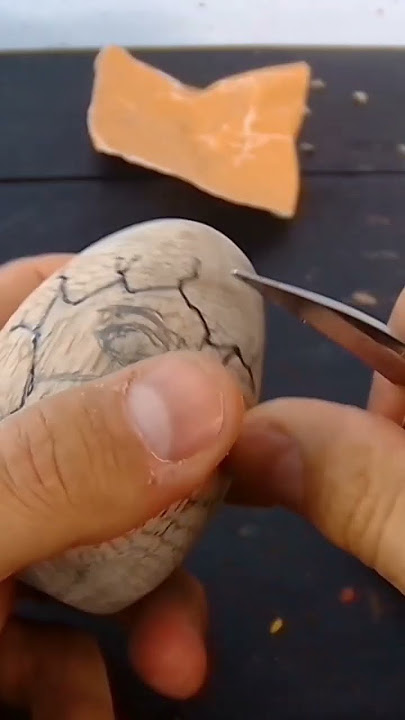 Mini wood carving with engraver pen @culiau #woodcarving #sculpture #diy 