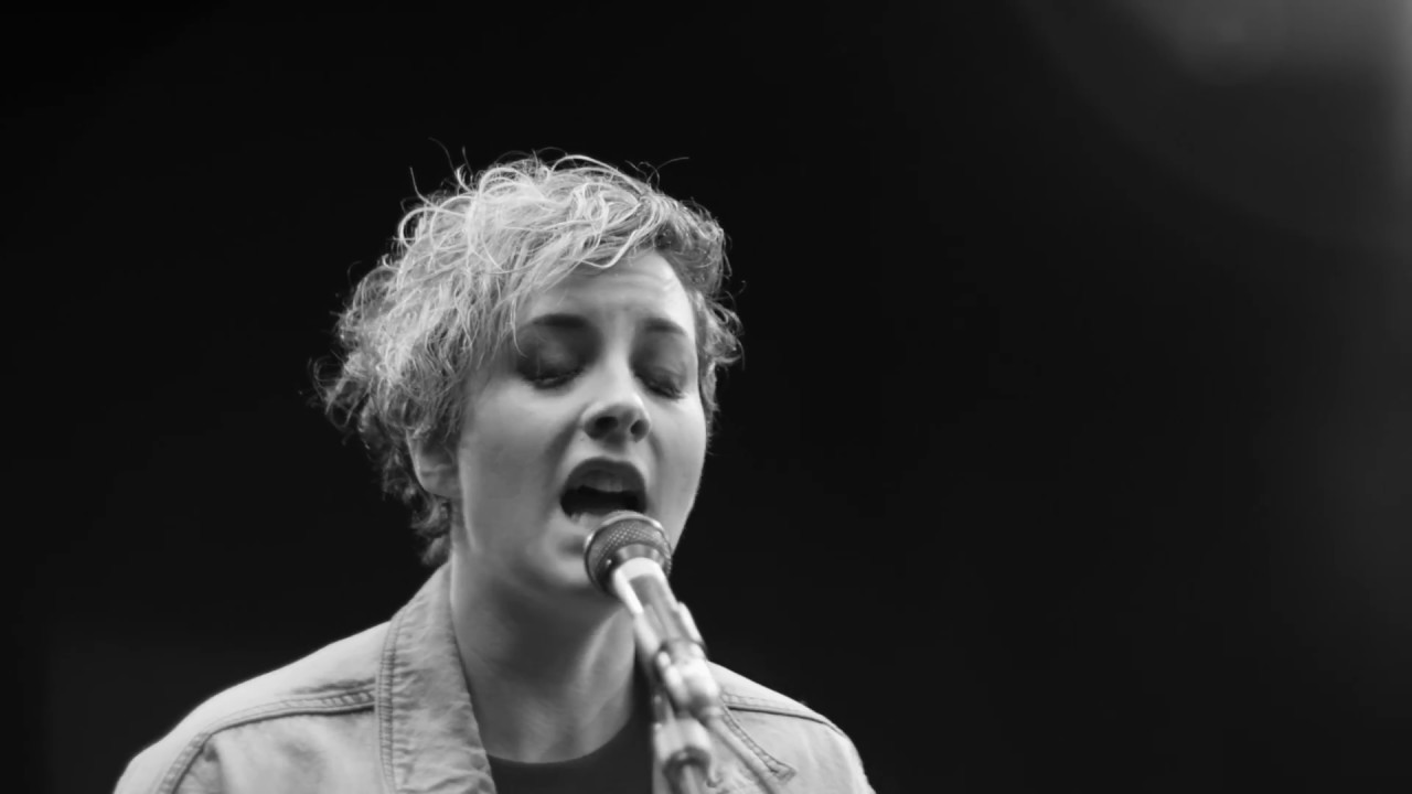 Ria Mae - Red Light (Live YouTube Session) - YouTube
