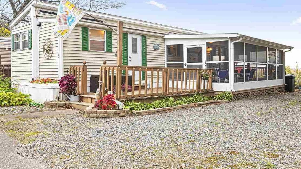 308 State Route 286, Seabrook, NH Presented by Danica Billado. - YouTube