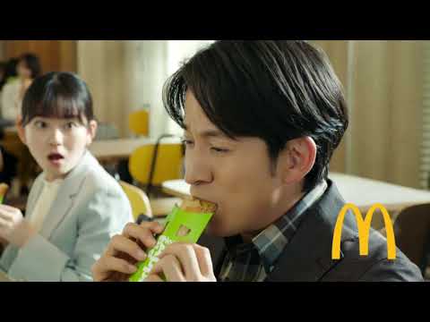 2023年05月17日 星期三 日本麥當勞廣告 1980年11月18日出生 日本 男藝人 岡田准一和2001年01月08日出生 日本 女藝人 山田杏奈 合作拍攝的廣告《滾燙的早晨“蘋果派”》15秒！