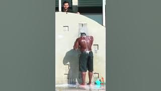 Ngakak...!!!  Ngerjain Hulk Lagi Mandi..😂😂😂