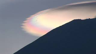 美富士２　傘雲彩雲（Beautiful　Mt.Fuji 2）