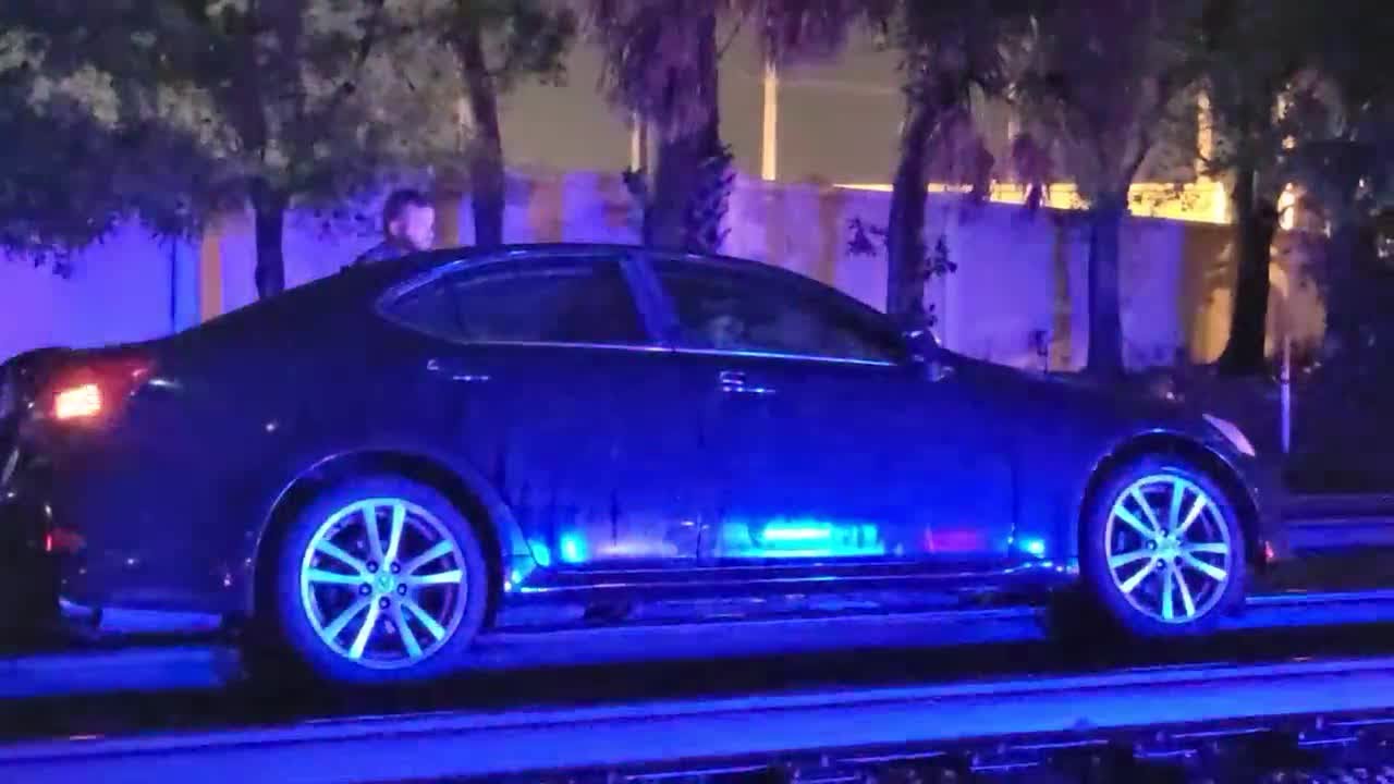 Driver mistakenly drives onto railroad tracks in West Palm Beach - YouTube
