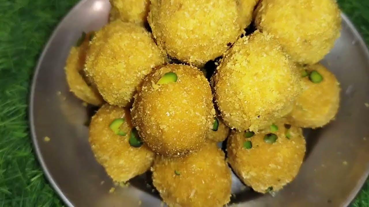 (shreyakirasoi-z) घर पर ही बनाए बेसन और सूजी के लड्डू बिना रोस्ट करे 
