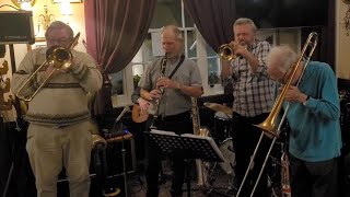 Bourbon Street Parade - The Alley Cats Dixieland Jazz Band with Lester Brown