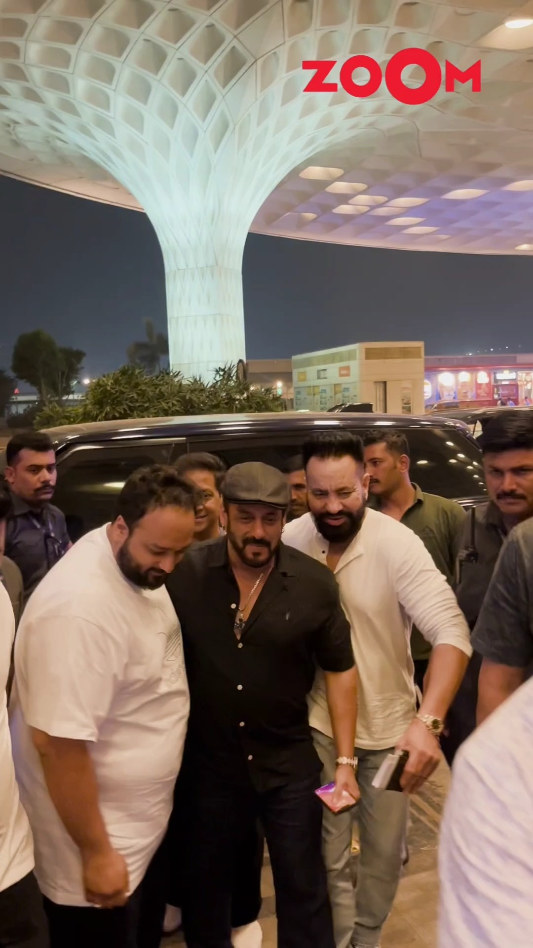 Salman Khan spotted with Baba Siddiqui's son Zeeshan at airport as they leave for an event? #shorts