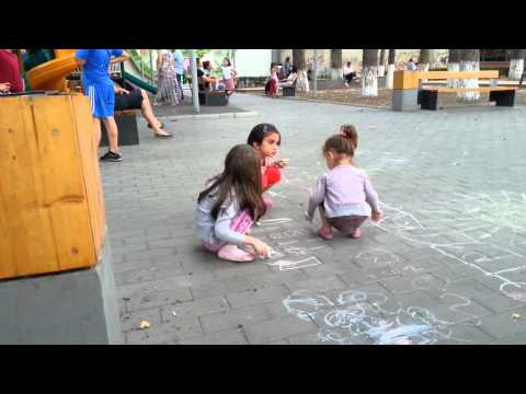 თიკა და ირმუშკა შანხაის სკვერში 18.09.2015