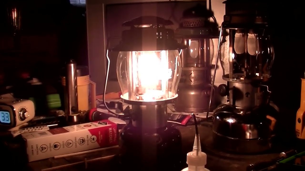 ライト・ランタン Coleman Kerosene Lantern 639C Coleman 639c Kerosene Lantern - YouTube