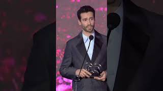 Ekin Koç Ödül Konuşmasında Annesine Teşekkür Ediyor