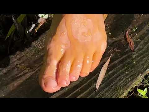 What is the best way to wash bare feet: with water or honey?