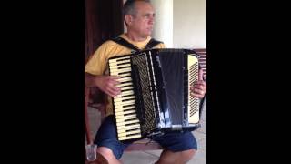 Sirano na fazenda, tomando cana e tocando .. Enchendo e der