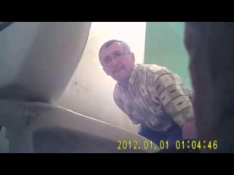 Девочки в подъезде. Перекошенная камера. Извращенец камера. Дети в подъезде. Извращенец камера.