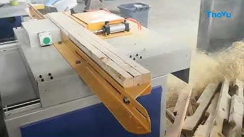 Pallet stringer slot making machine