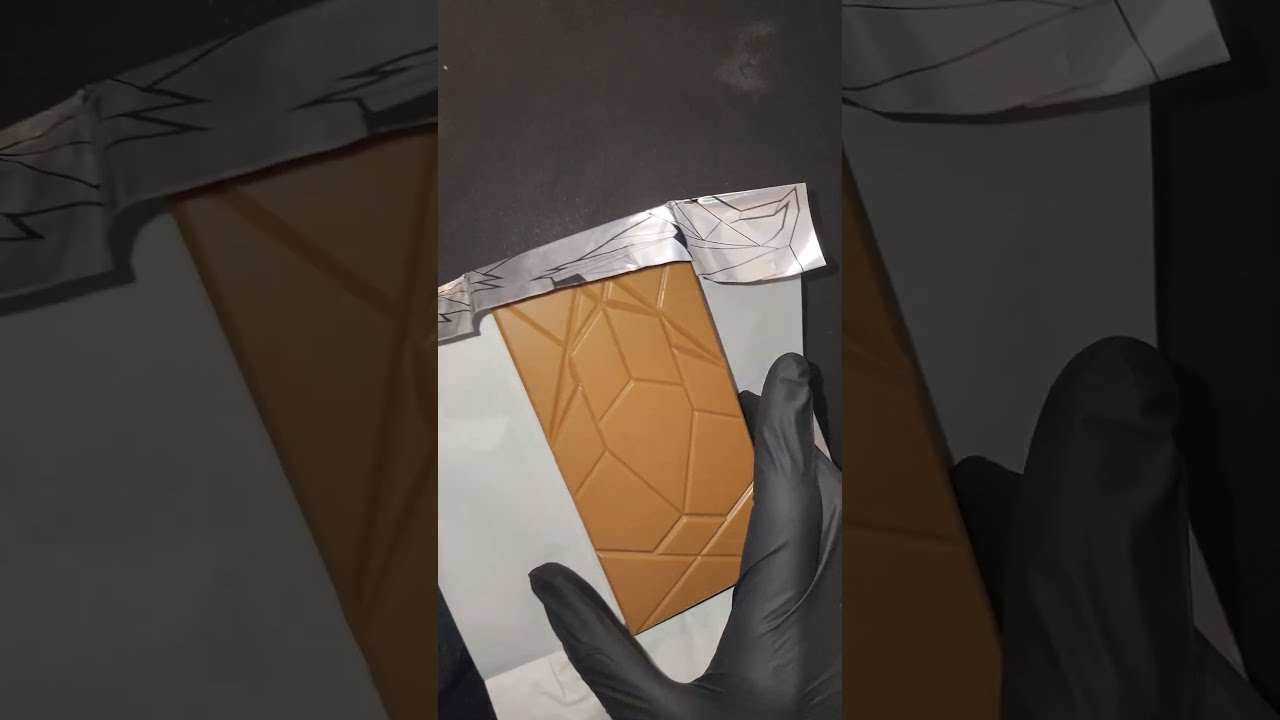 Omnom Caramelized White Chocolate Bar With Licorice Sea Salt January 2025 Unboxing