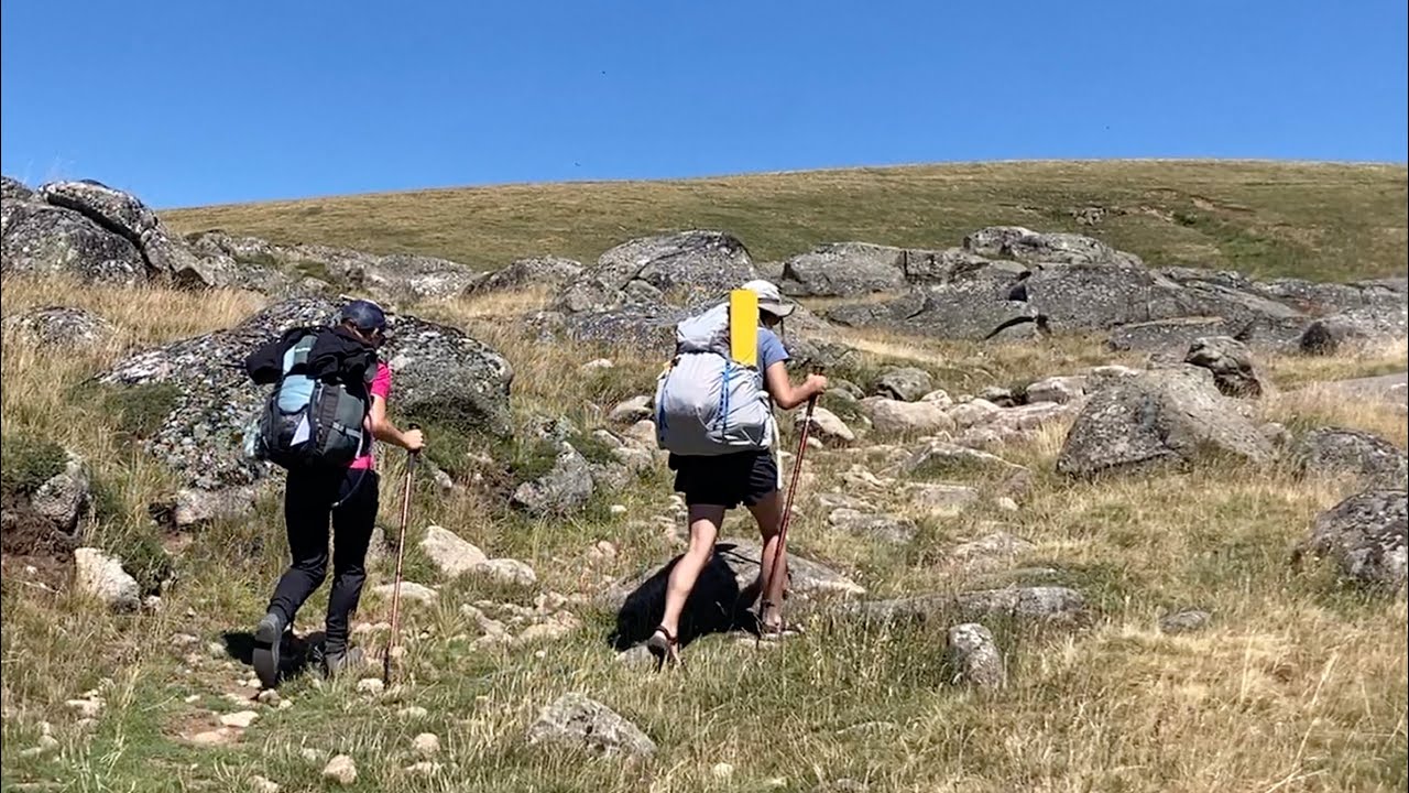 Tour des Monts dAubrac en pleine canicule    VLOG Rando