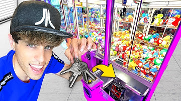 I Found The Keys To Open All The Claw Machines!!