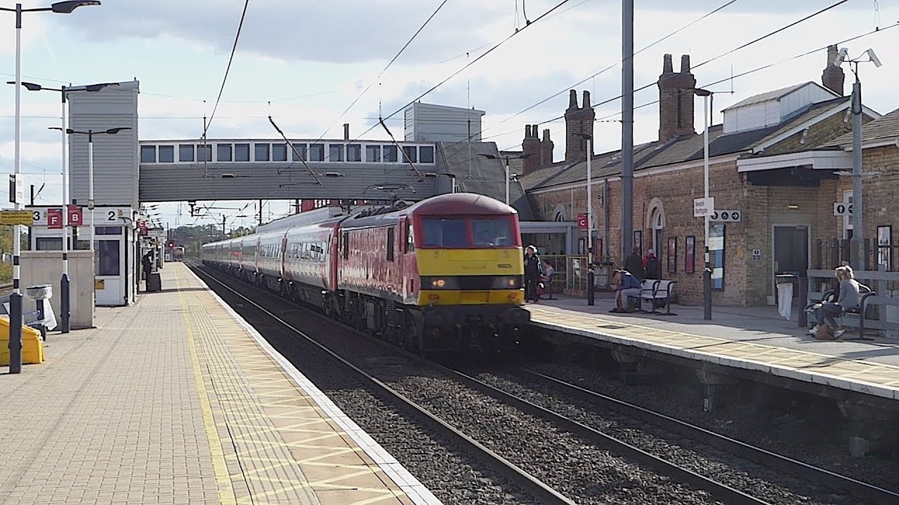 DB Cargo Class 90 passes Newark Northgate (28/9/18)