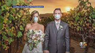 A dramatic wedding photo of chicago couple illuminated by the orange
glow devastating kincade fire was captured in sonoma county over
weekend, a...