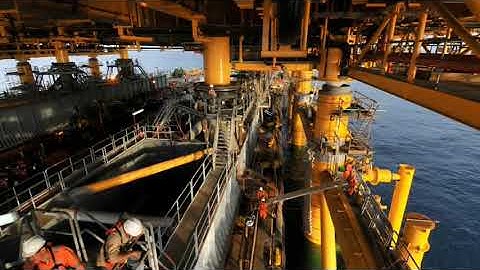 J.Ray Mcdermot Su Tu Vang Deck Floatover (04-07 August 2008)