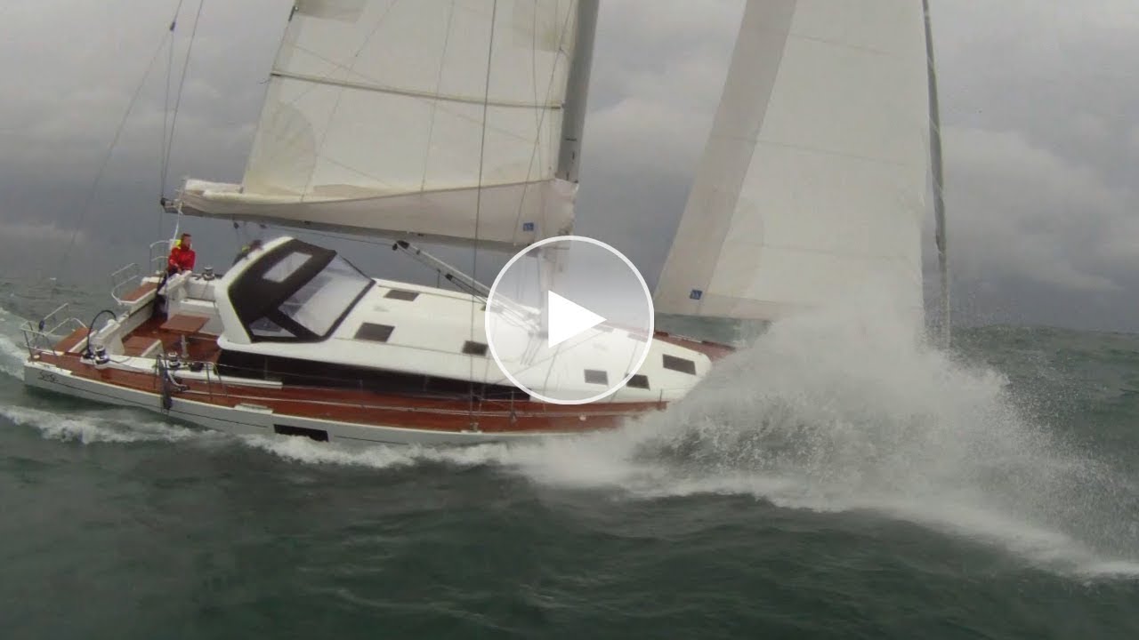 Europas Yacht des Jahres 2012: Rauschefahrt vor Barcelona
