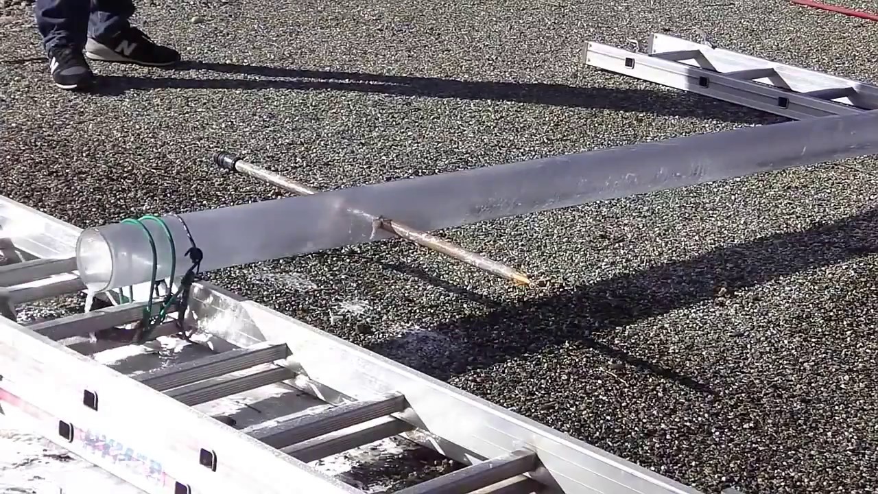 Промывка канализационных труб - YouTube