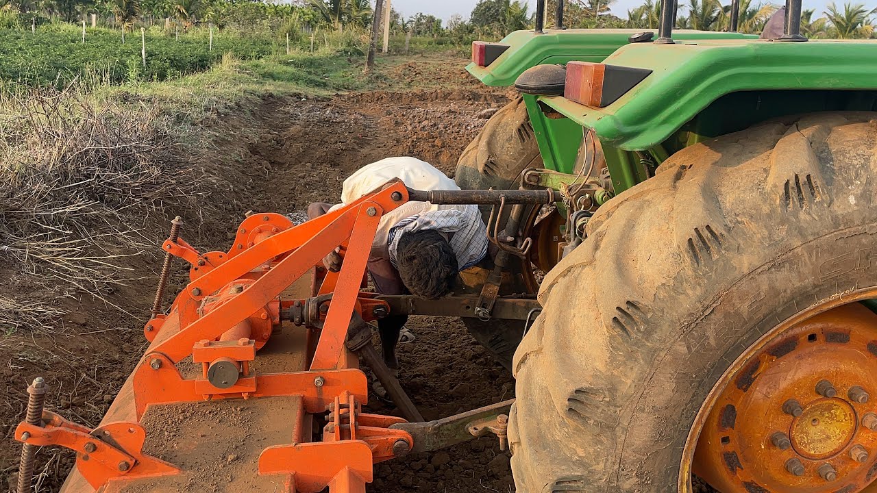 Danger Tractor John Deere tractor 🚜 ￼￼5050D