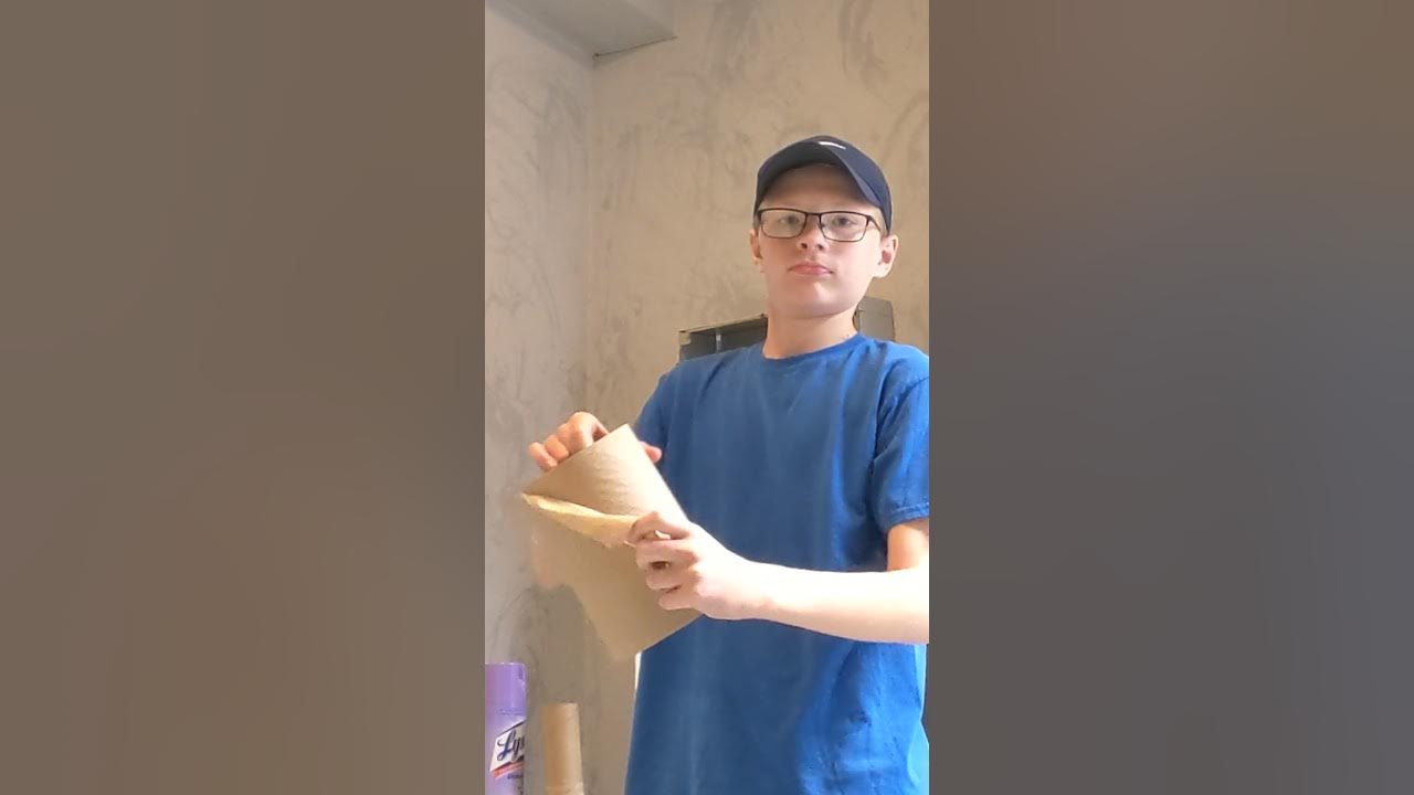 How to change the roll of paper towels in Fort Howard Commander 1 paper