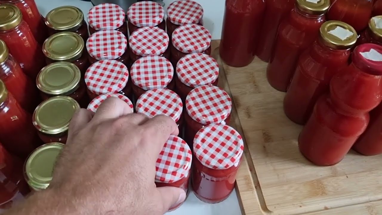 Egyszerű paradicsomlé és sűrítmény készítése