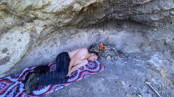 [Emergency] Solo Bushcraft in a 1,000-Year-Old Cave Once Home to Bears – No Tools, No Help"