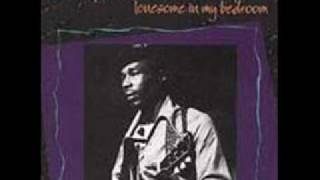 Luther ' Snake Boy' Johnson - Honey bee chords