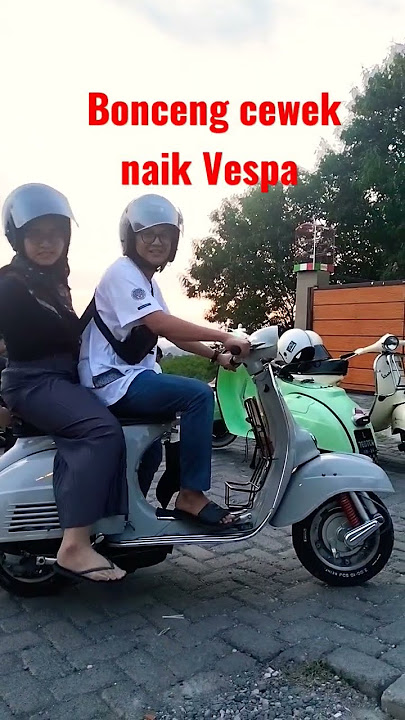bonceng cewek naik Vespa bikin para jomblo iri #vespa #scooter #vespaindonesia #vespascooter
