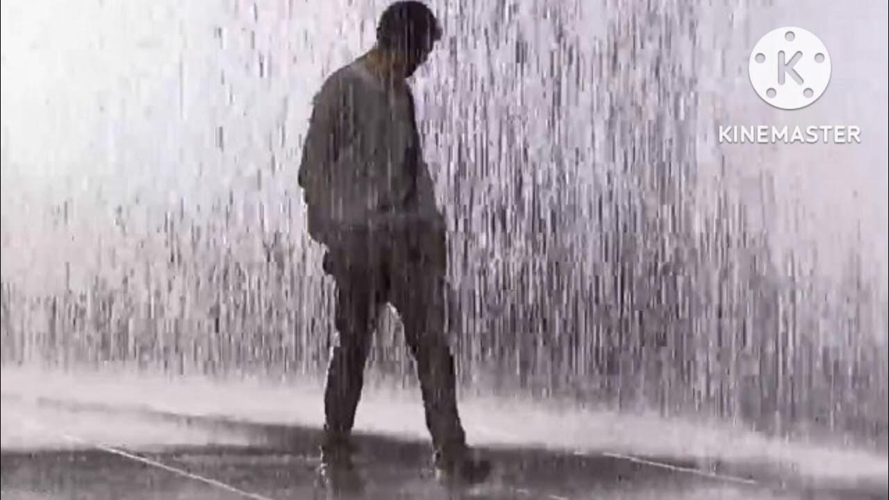 Человек дождя. Человек под дождем. Девушка под дождем. Под дождем молодость внутри. Под дождем молодость внутри.