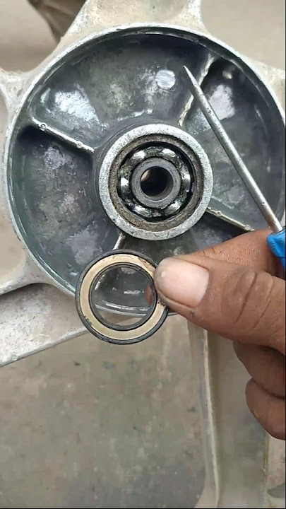 How to clean bearings//Remove Rust/Bearing Restoratiom#shortvideo #bering