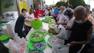阿源一直加量客人一直說水水水台中市豐原中正公園  海鮮叫賣哥阿源  Taiwan seafood auction