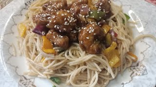 خليكي محترفه وابهريهم??,,واعمل اكل المطاعم في الببيت?? sweet  and sour chicken with noodles ???