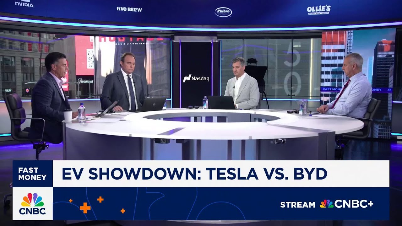 빠른 돈(Fast Money) 트레이더들이 유럽에서 테슬라 판매 급락과 중국 경쟁사 비야드의 3배 증가를 논의합니다.