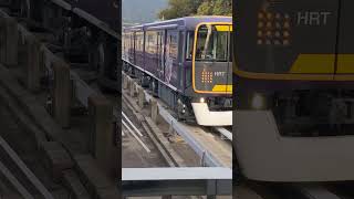 【アストラムライン】7000系32編成　サンフレッチェ広島ラッピング電車　毘沙門台駅到着