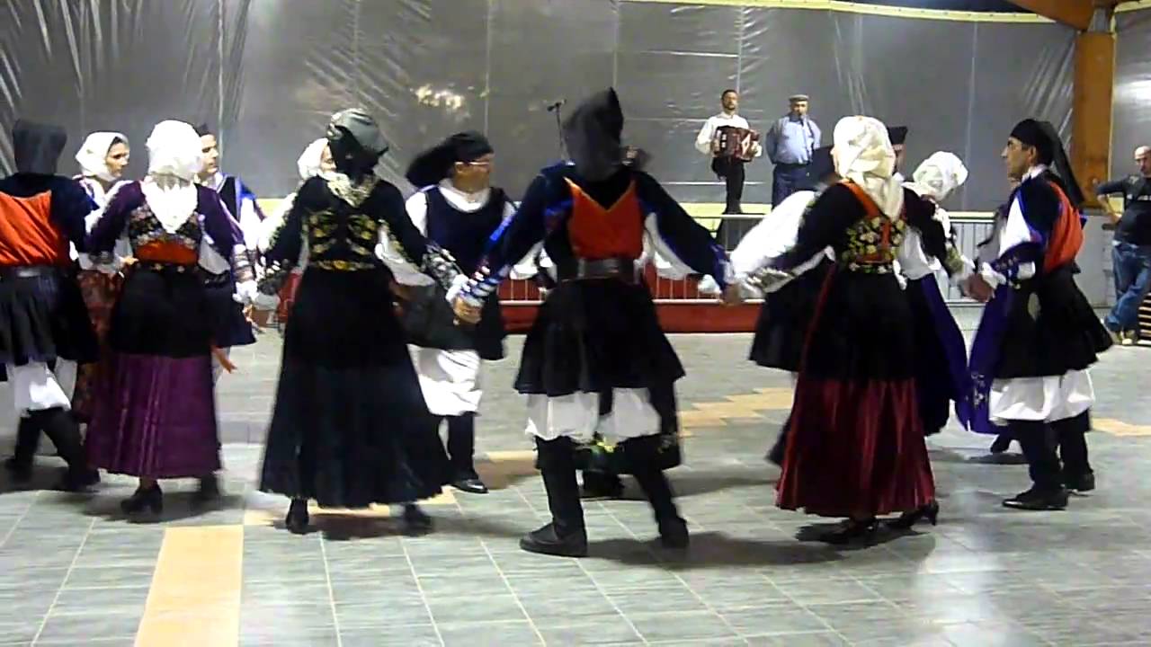 Gruppo Folk "G.M.Anjoy " di Bono Su ballu Currende