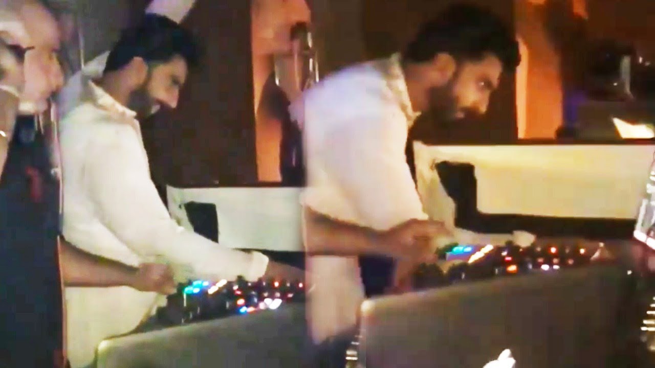 Ranveer Singh Turns Dj For His Own Wedding Reception With Deepika