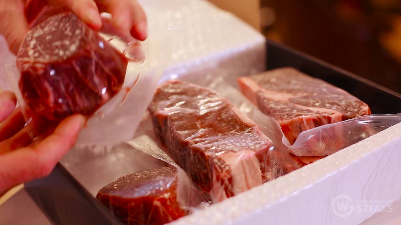 Unboxing Grand Western Steaks - A Look Inside our Delivery Service.