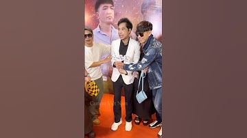 Ca sĩ Ngọc Sơn vui mừng khi thấy Cs Lâm Hùng, Châu Gia Kiệt tranh thủ lại chụp hình làm kỷ niệm