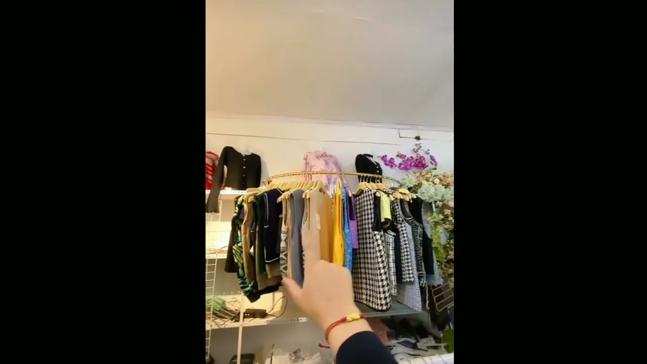 KAK JIE LAGI MENGISI KEGABUTAN