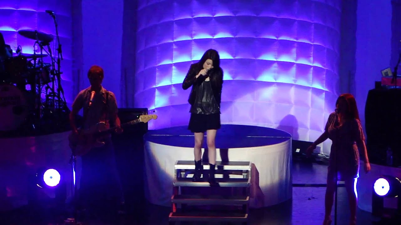 Miranda Cosgrove Kissin' U (Live at Hard Rock Orlando) YouTube