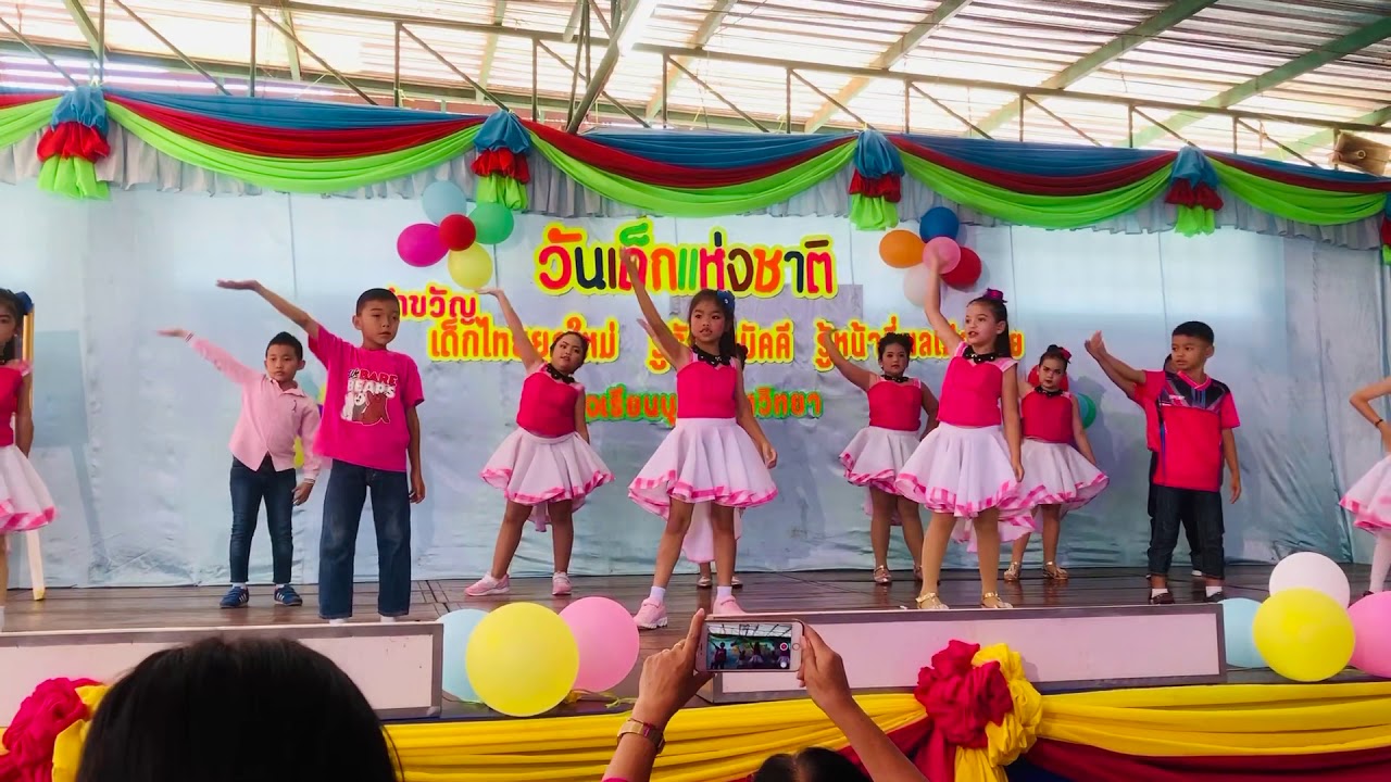 ผู้สาวขาเฟี้ยว ป.2/2 โรงเรียนบุญณดาวิทยา